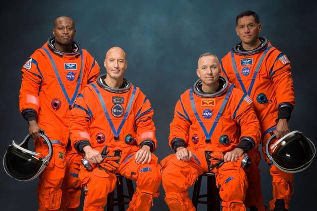 June 9, 2026, Houston, Texas, USA: The Artemis III crew poses for an official portrait (from left: NASA astronauts Andre Douglas, mission specialist, Randy Bresnik, commander, Frank Rubio, mission specialist and ESA (European Space Agency) astronaut Luca Parmitano, pilot. Taking another step toward one of the most complex human spaceflight missions in recent history, NASA on Tuesday provided new Artemis III details and announced the four prime crew members and a backup for the test flight. The mission will undertake a series of challenging tests in Earth orbit in 2027, essential for Artemis IV, the first planned crewed mission to the lunar South Pole in 2028. Houston USA - ZUMAz03_ 20260609_nas_z03_610 Copyright: xBillxStafford NASAx