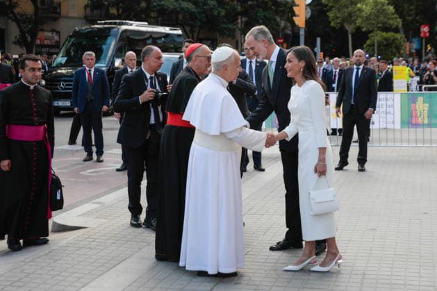 Entertainment Bilder des Tages Pope Leo XIV presides the Holy Mass in the Basilica of the Sagrada Familia and inaugurates the Tower of Jesus Christ Pope Leo XIV with King Felipe VI and Queen Letizia on their arrival at the celebration of the Holy Mass presided by Pope Leo XIV, on June 10, 2026, in Barcelona, Catalonia Spain This historic solemn Eucharist in the Basilica of the Sagrada Familia, which is attended by the King and Queen of Spain, serves as the setting for the blessing and inauguration of the Tower of Jesus Christ, the central structure that makes the church the highest church in the world, serves as a framework for the blessing and inauguration of the Tower of Jesus Christ, the central structure that makes the temple the tallest church in the world, coincid Copyright: xKikexRincon EuropaxPress Poolx 7587381