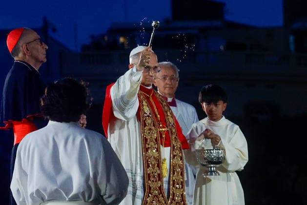 News Bilder des Tages Pope Leo XIV presides the Holy Mass in the Basilica of the Sagrada Familia and inaugurates the Tower of Jesus Christ Pope Leo XIV blesses the Tower of Jesus Christ in the Basilica of the Sagrada Familia, on June 10, 2026, in Barcelona, Catalonia Spain This historic solemn Eucharist in the Basilica of the Sagrada Familia, which is attended by the King and Queen of Spain, serves as the setting for the blessing and inauguration of the Tower of Jesus Christ, the central structure that makes the church the tallest church in the world, serves as a framework for the blessing and inauguration of the Tower of Jesus Christ, the central structure that makes the temple the tallest church in the world, coinciding exactly with the events of the centenar Copyright: xKikexRincon EuropaxPress Poolx 7587441