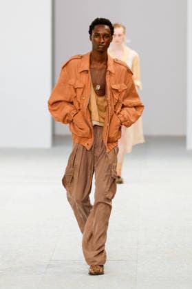 Dries Van Noten Men s Ready-to-Wear Spring Summer 2027 Fashion Show during Paris Fashion Week, France, on June 25, 2026 Bestimage Runway during the Dries Van Noten Men’s Spring Summer 2027 fashion show as part of Paris Fashion Week on June 25, 2026 in Paris, France Paris, France Copyright: xAgencex xBestimagexAgencex xBestimagex