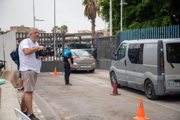 August 1, 2026, Melilla, Spain: MELILLA, SPAIN †AUGUST 1, 2026: The Beni Enzar border crossing between Spain and Morocco reopened gradually on Friday morning after remaining closed following recent migrant crossing attempts. Under a coordinated plan agreed by the Spanish and Moroccan authorities, access is being restored progressively to ease congestion affecting more than 2,000 vehicles taking part in Operation Crossing the Strait (OPE) 2026, which have been waiting to cross since Thursday, while additional ferry services continue to arrive in Melilla. Hundreds of pedestrians also remain queued at the border crossing, waiting to enter Morocco on foot. The operation allows groups of around 20 vehicles to enter the border crossing at - ZUMAq101 20260801_zna_q101_157 Copyright: xMohaxBelkasenx