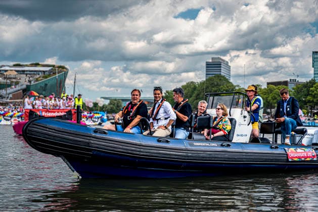 August 1, 2026, Amsterdam, North Holland, Netherlands: Dutch Prime Minister ROB JETTEN joins Amsterdam Pride s Canal Parade on August 1, 2026, in Amsterdam, the Netherlands. Hundreds of thousands of spectators joined the 30th edition of the Pride Canal Parade, the highlight of WorldPride Amsterdam 2026. This yearâ€⠢s parade also included the WorldPride Stadium grandstand, with seating for approximately 10,000 people to watch as floats pass by. Amsterdam Netherlands - ZUMAp202 20260801_zip_p202_101 Copyright: xJamesxPetermeierx