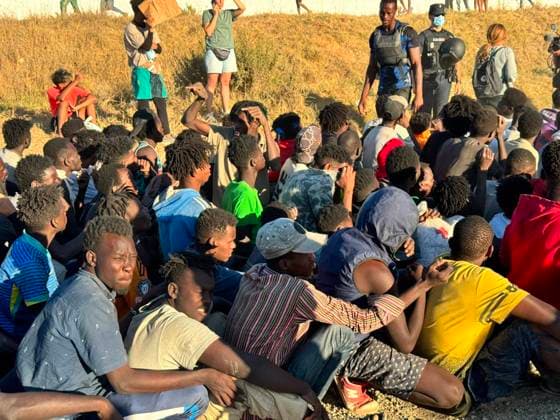 An NGO in Ceuta has distributed more than 12,000 meals to migrants since the mass influx; the Red Cross and the organization Sur Sur are distributing basic food supplies, as of August 3, 2026, in Ceuta, Spain. The Ceuta-based NGO Luna Blanca has distributed more than 12,000 meals in recent days to migrants who entered the city during the mass influx from Morocco. On Sunday alone, the organization’s staff and volunteers distributed food to more than 4,500 people, according to information provided by the NGO to Europa Press on Monday, August 3, 2026. MIGRANTS NGO VOLUNTEERS LUNA BLANCA FOOD PALLETS DONATIONS Ivá Ceuta Ceuta, Spain Copyright: xIvanxZambranox xEuropaxPressx 7700800