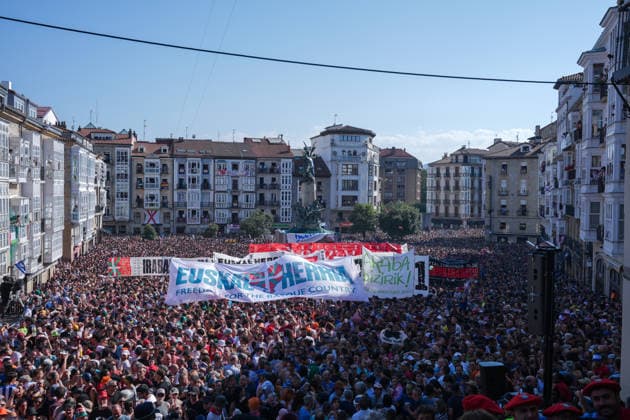 Start of the 2026 La Blanca Festival in Vitoria Hundreds of people gathered for the start of the 2026 La Blanca Festival on August 4, 2026, in Vitoria-Gasteiz, Álava, Basque Country, Spain. The Vitoria festivities in honor of the Virgin Blanca begin today, August 4, with the descent of the Celedón and the traditional chupinazo, and continue through August 9. Tomorrow is the highlight of the festivities, when the floral offering and the Aurresku in honor of the Virgen Blanca will be performed by the Blusas and Neskas dance groups. In addition, there will be parades of giants and big-heads, concerts by the municipal band, and other activities, such as the release of heifers or the Alava-style bolo tournament. AUGUST 4, 2026 CELEDÓN FES Copyright: xInakixBerasalucex 7701831