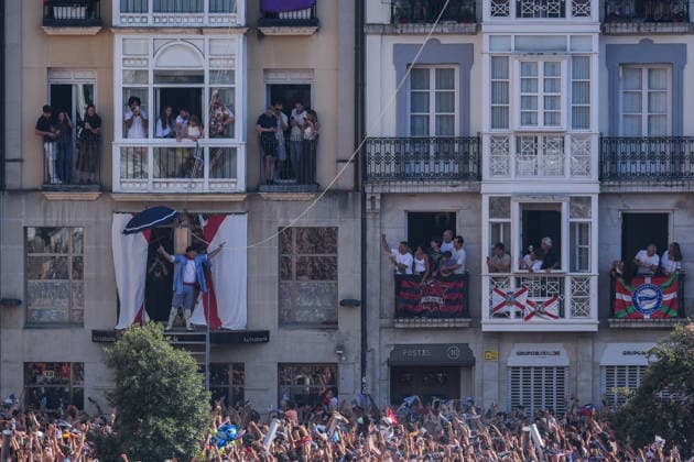 Start of the 2026 La Blanca Festival in Vitoria The descent of the Celedón during the start of the 2026 La Blanca Festival, on August 4, 2026, in Vitoria-Gasteiz, Álava, Basque Country, Spain. The festivities in Vitoria in honor of the Virgin Blanca begin today, August 4, with the descent of the Celedón and the traditional chupinazo, and continue through August 9. Tomorrow is the main day of the festivities, when the floral offering and the Aurresku in honor of the Virgen Blanca will be performed by the Blusas and Neskas dance groups. In addition, there will be parades of giants and big-heads, concerts by the municipal band, and other activities, such as the release of heifers or the Alava-style bolo championship. AUGUST 4, 2026 CELE Copyright: xInakixBerasalucex 7701837