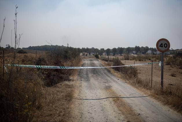 The number of ground personnel fighting the fire in Niebla has increased to 150, with 18 aerial resources. The Civil Guard has closed a road due to the wildfire that broke out in the town of Niebla, in Huelva. August 7, 2028, in Niebla, Huelva, Andalusia, Spain: Andalusia’s Forest Fire Emergency Plan (Plan Infoca) has increased the number of ground personnel from 80 to 150 this Friday to contain the forest fire that broke out Thursday afternoon in the Raboconejo area of Niebla, Huelva, which remains in the emergency phase, Operational Level 1, and which has forced the preventive evacuation of 23 residents from the hamlets of Raboconejo and Caballón. Likewise, 18 aerial resources continue to operate in the area. AUGUST 7, 2026 Niebla, Huelv Copyright: xClaraxCarrascox 7705145