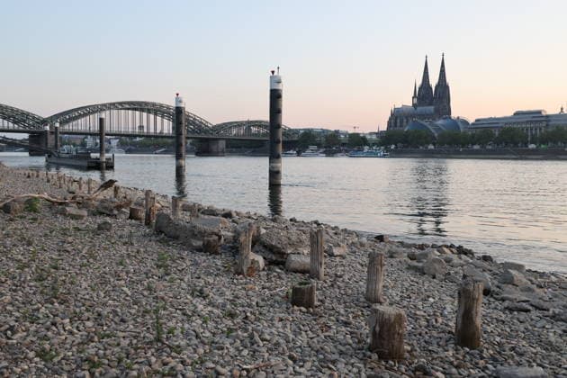 Cologne, Germany, Nature, Climate, Summer, Drought, Rhine, Low Water Levels, Cologne, North Rhine-Westphalia, Germany, August 6, 2026 The water level of the Rhine in Cologne is alarmingly low, allowing only limited navigation GER, Nature, Climate, Summer, Drought, Rhine, Low Water, Cologne, North Rhine-Westphalia, Germany, August 6, 2026 Copyright: xEibner-Pressefoto JuergenxAugstx EP_JAT