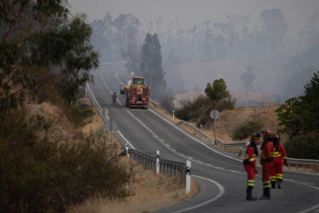 The wildfire in Niebla, Huelva, remains active, with more than 4,000 hectares affected The wildfire in Niebla, Huelva, remains active, with more than 4,000 hectares affected August 8, 2026, in Niebla, Huelva, Andalusia, Spain The wildfire that broke out this past Thursday in the Raboconejo area of Niebla, Huelva, has spread to over 4,000 hectares, and the emergency phase—Operational Level 2—remains in effect, due to constantly shifting winds that are hampering the efforts of more than 300 firefighters working to extinguish it. AUGUST 8, 2026 Niebla, Huelva, Andalusia, Spain Niebla, Huelva, Andalusia, Spain Spain Copyright: xClaraxCarrascox 7706203