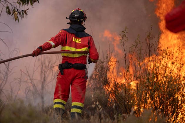 The wildfire in Niebla, Huelva, remains active, with more than 4,000 hectares affected The wildfire in Niebla, Huelva, remains active, with more than 4,000 hectares affected August 8, 2026, in Niebla, Huelva, Andalusia, Spain The wildfire that broke out this past Thursday in the Raboconejo area of Niebla, Huelva, has spread to over 4,000 hectares, and the emergency phase—Operational Level 2—remains in effect, due to constantly shifting winds that are hampering the efforts of more than 300 firefighters working to extinguish it. AUGUST 8, 2026 Niebla, Huelva, Andalusia, Spain Niebla, Huelva, Andalusia, Spain Spain Copyright: xClaraxCarrascox 7706214