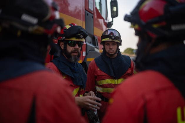 News Bilder des Tages The wildfire in Niebla, Huelva, remains active, with more than 4,000 hectares affected The wildfire in Niebla, Huelva, remains active, with more than 4,000 hectares affected August 8, 2026, in Niebla, Huelva, Andalusia, Spain The wildfire that broke out this past Thursday in the Raboconejo area of Niebla, Huelva, has spread to over 4,000 hectares, and the emergency phase—Operational Level 2—remains in effect, due to constantly shifting winds that are hampering the efforts of more than 300 firefighters working to extinguish it. AUGUST 8, 2026 Niebla, Huelva, Andalusia, Spain Niebla, Huelva, Andalusia, Spain Spain Copyright: xClaraxCarrascox 7706218