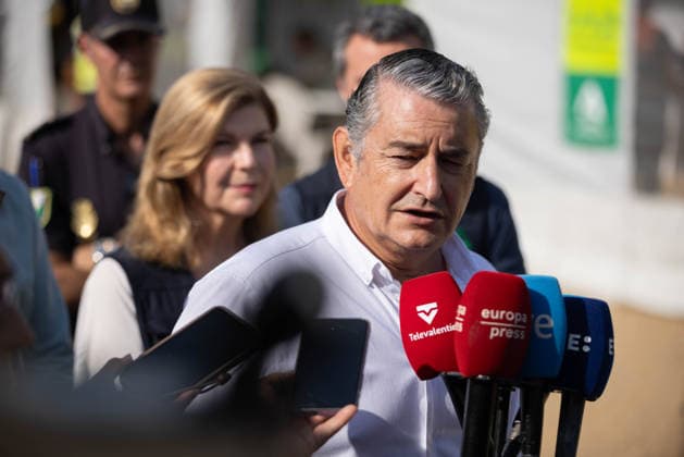 The wildfire in Niebla, Huelva, remains active, with more than 4,000 hectares affected The wildfire in Niebla, Huelva, remains active, with more than 4,000 hectares affected As of August 8, 2026, in Niebla, Huelva, Andalusia, Spain The Regional Minister for the Presidency, Health, and Emergencies and director of the Andalusian Forest Fire Emergency Plan (Plan Infoca), Antonio Sanz, speaks to the media from the command post set up for the wildfire that broke out in the Raboconejo area of Niebla, Huelva, which has now spread over 4,000 hectares. August 8, 2026, Niebla, Huelva, Andalusia, Spain Niebla, Huelva, Andalusia, Spain Spain Copyright: xClaraxCarrascox 7706236