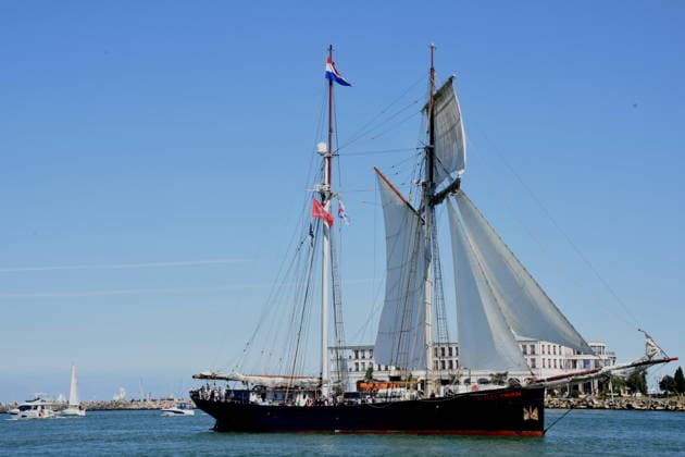 Sailing ships, passengers, Warnemünde, Baltic Sea, August 8, 2026, Pier 35, Hanse Sail, gathering of sailing ships and other vessels, photo, Warnemünde, Baltic Sea