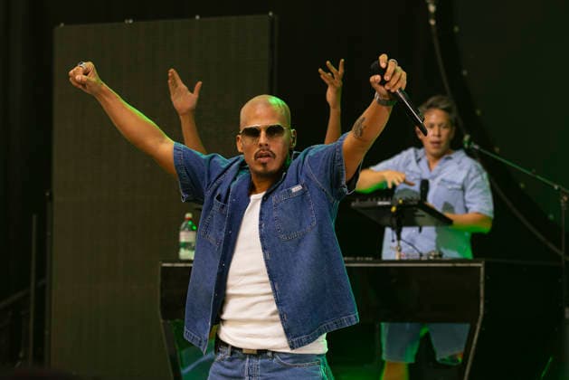 Culcha Candela live beim Monster Open Air im Amphitheater Hanau Culcha Candela live im Amphitheater Hanau, Auftritt von Culcha Candela beim Monster Open Air, Open-Air-Konzert am 8. August 2026 in Hanau, Konzertbeginn gegen 19:30 Uhr, Culcha Candela während des Live-Auftritts auf der Bühne, Musiker und Sänger während des Konzerts, Background-Tänzer und Background-Sänger während der Bühnenshow, Tanz- und Gesangseinlagen auf der Bühne, Live-Musik vor Publikum, Bühnenshow und Konzertatmosphäre im Amphitheater Hanau, Fans und Konzertbesucher während der Veranstaltung, gastronomisches Angebot mit Speisen und Getränken auf dem Veranstaltungsgelände, sommerliches Open-Air-Konzert in Hanau, Hessen, Deutschland. Hanau Main-Kinzig-Kreis