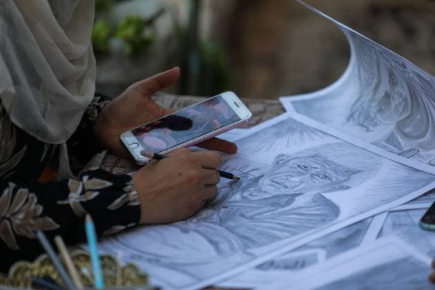 August 10, 2026, Gaza City, Palestine, State of: GAZA Gaza City, GAZA STRIP †AUGUST 9, 2026: Palestinian artist Nadia Abu Issa creates charcoal drawings depicting the hardships experienced by civilians during the war in Gaza, including shortages of food and water and life under continued displacement and insecurity. Living near an area affected by ongoing military activity, Abu Issa says her artwork aims to document the daily realities faced by Palestinians and preserve their experiences through art. Among her recent works is a portrait of Turkish President Recep Tayyip ErdoÄŸan, which she says she created as a gesture of appreciation for Turkeyâ€⠢s support for Palestinians. Gaza City Palestine, State of - ZUMAq101 20260810_zna_q101_001 Copyright: xRamzixAbuxAmerx