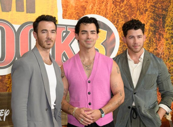 BURBANK, USA, August 10, 2026: Kevin Jonas, Joe Jonas, and Nick Jonas at the world premiere of Disney s *Camp Rock 3* at the Walt Disney Studio Lot. Photo by Paul Smith, Featureflash 458817, August 10, 2026, Burbank, CA Copyright: xPaulxSmithx xFeaturesxFlashx xStarfacex STAR_458817_008