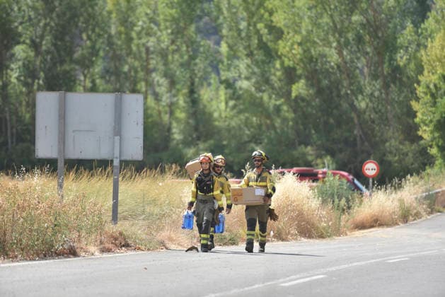 The wildfire in Las Penas de Riglos, Huesca, continues to spread, with 3,500 hectares burned and more than 500 people evacuated. Firefighters are working to extinguish the wildfire in Las Penas de Riglos, as of August 11, 2026, in Las Penas de Riglos, Hoya de Huesca, Huesca, Aragon, Spain. The wildfire that began on Monday, August 10, in the municipality of Las Penas de Riglos, Huesca, continues to spread on Tuesday, with some 3,500 hectares burned and a total of 156 people evacuated. This morning, the evacuation of Bailo, Alastuey, and Larués was ordered. AUGUST 11, 2026. Veró, Huesca, Aragon, Huesca, Aragon, Spain Copyright: xVeronicaxLacasax 7709877