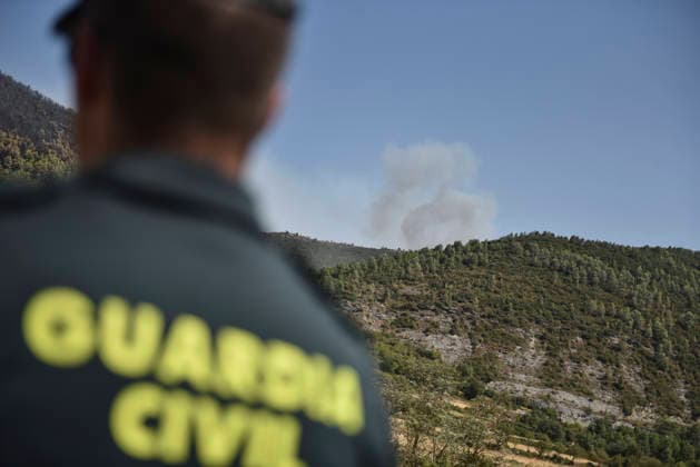 The wildfire in Las Penas de Riglos, Huesca, continues to spread, with 3,500 hectares burned and more than 500 people evacuated. View of the wildfire in Las Penas de Riglos on August 11, 2026, in Las Penas de Riglos, Hoya de Huesca, Huesca, Aragon, Spain. The wildfire that began on Monday, August 10, in the municipality of Las Penas de Riglos, Huesca, continues to spread on Tuesday, with some 3,500 hectares burned and a total of 156 people evacuated. This morning, the evacuation of Bailo, Alastuey, and Larués was ordered. AUGUST 11, 2026. Veró, Huesca, Aragon, Huesca, Aragon, Spain Copyright: xVeronicaxLacasax 7709895