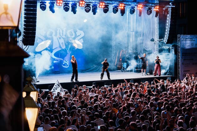 Germany, Aachen: Program for the World Equestrian Championships, World Championships, FEI, World Championships Special in the Old Town, concerts, Ferris wheel, market, Katschhof, CHIO, Sonos Clip, thousands of visitors, fans, crowds Copyright: xThiemoxRudolphx