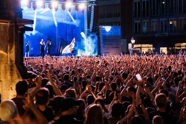 Germany, Aachen: Program for the World Equestrian Championships, World Championships, FEI, World Championships Special in the Old Town, concerts, Ferris wheel, market, Katschhof, CHIO, Sonos Clip, thousands of visitors, fans, crowds Copyright: xThiemoxRudolphx