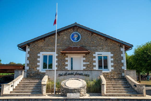 French Center Training Gendarmerie Dog Teams - Gramat The Centre National d’Instruction Cynophile de la Gendarmerie (CNICG) in Gramat, Lot, France on Undated, the sole French center training gendarmerie canine teams since 1945, operates across 14 hectares with nine kennels accommodating up to 150 dogs simultaneously, training 350 students annually in intensive courses to form handler-dog pairs, with dogs—primarily Belgian Malinois—specializing in person search, narcotics detection, explosives, weapons, and electronic media detection. August 13, 2026. Photo by Denis Prezat ABACAPRESS.COM Gramat France Copyright: xPrezatxDenis ABACAx