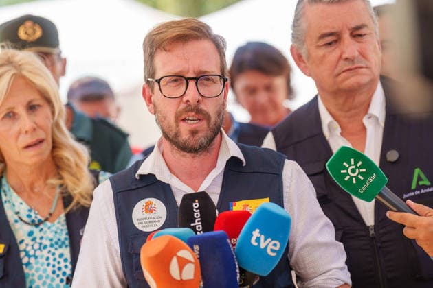 Antonio Sanz provides an update on the fire at the Niebla Emergency Operations Center (PMA). The acting Government Delegate for Andalusia, Francisco Toscano, speaks to the media at the Niebla fire’s Emergency Operations Center (PMA). August 14, 2026, in Niebla, Huelva, Andalusia, Spain The First Vice President and Minister of the Presidency, Health, and Emergencies, Antonio Sanz, addresses the media at the Advanced Command Post for the fire in Niebla, Huelva. His briefing provides information on the fire’s progress and the status of the emergency response deployed in the area. AUGUST 14, 2026. Francisco J. Niebla, Huelva, Andalusia; Niebla, Huelva, Andalusia, Spain Copyright: xFranciscoxJ.xOlmox 7713916