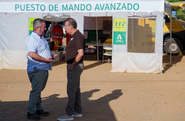 Antonio Sanz reports at the Niebla Fire Command Center on the progress of the fire. The president of the Seville Provincial Council, Javier Fernández, and the mayor of Aznalcóllar, Juan José Fernández Garrido, talk at the Niebla Fire Command Center. August 14, 2026, in Niebla, Huelva, Andalusia, Spain. The First Vice President and Regional Minister of the Presidency, Health, and Emergencies, Antonio Sanz, addresses the media at the Advanced Command Post for the fire in Niebla, Huelva. His appearance provides an update on the fire’s progress and the status of the emergency response deployed in the area. August 14, 2026. Francisco J. Niebla, Huelva, Andalusia; Niebla, Huelva, Andalusia, Spain Copyright: xFranciscoxJ.xOlmox 7713938