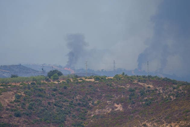 Aznalcóllar Watches with Fear as the Niebla Fire Spreads Images of the Niebla fire spreading in the municipality of Aznalcóllar August 14, 2026, in Aznalcóllar, Seville, Andalusia, Spain The Niebla fire in Huelva, which has been burning since August 6 and has affected more than 31,000 hectares, has entered the municipality of Aznalcóllar, Seville, via the Charcofrío area. This Friday, the situation worsened in the area; the fire crossed the road toward El Álamo and reached El Campillo and Madronalejo. August 14, 2026. Francisco J. Aznalcollar, Seville, Andalusia; Aznalcóllar, Seville, Andalusia, Spain Copyright: xFranciscoxJ.xOlmox 7714165