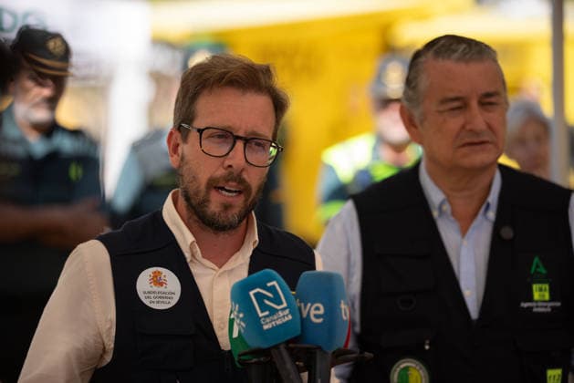 Antonio Sanz Provides an Update on the Huelva Wildfire at the PMA in Niebla. The First Vice President and Minister of the Presidency, Health, and Emergencies, Antonio Sanz, addresses the media. On August 15, 2026, in Niebla, Huelva, Andalusia, Spain. The First Vice President and Minister of the Presidency, Health, and Emergencies, Antonio Sanz, addresses the media at the Forward Command Post for the fire in Niebla, Huelva. His briefing provides information on the fire’s progress and the status of the emergency response deployed in the area. August 15, 2026, Huelva, Andalusia, Spain Huelva, Andalusia, Spain Spain Copyright: xClaraxCarrascox 7715244