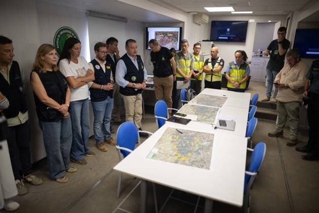 Antonio Sanz Provides an Update on the Huelva Wildfire at the PMA in Niebla. The First Vice President and Minister of the Presidency, Health, and Emergencies, Antonio Sanz, addresses the media. On August 15, 2026, in Niebla, Huelva, Andalusia, Spain. The First Vice President and Minister of the Presidency, Health, and Emergencies, Antonio Sanz, addresses the media at the Forward Command Post for the fire in Niebla, Huelva. His briefing provides information on the fire’s progress and the status of the emergency response deployed in the area. August 15, 2026, Huelva, Andalusia, Spain Huelva, Andalusia, Spain Spain Copyright: xClaraxCarrascox 7715253