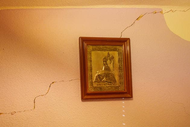 News Bilder des Tages A magnitude 5 earthquake strikes Granada Impact of the magnitude 5 earthquake on buildings and homes in the city of Granada August 15, 2026, in Granada, Andalusia, Spain A magnitude 5 earthquake with its epicenter in the town of Alhendín shook the city of Granada and its metropolitan area early Saturday morning, causing no personal injuries but resulting in extensive property damage. The quake has forced the Regional Government of Andalusia to activate the emergency phase in response to the seismic risk. AUGUST 15, 2026 Francisco J. Granada, Andalusia, Spain Granada, Andalusia, Spain Spain Copyright: xFranciscoxJ.xOlmox 7715357