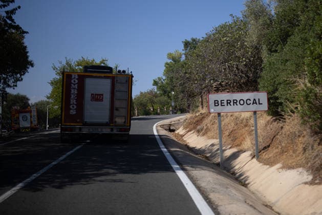 The Niebla Fire Leaves a Devastating Landscape in Berrocal, Huelva Firefighters are battling the Niebla fire in the municipality of Berrocal, Huelva August 15, 2026, in Berrocal, Huelva, Andalusia, Spain The Niebla, Huelva, fire—which has burned more than 38,000 hectares after raging for over a week— has hit the municipality of Berrocal hard, where the flames have ravaged more than 90% of its municipal area, leaving a desolate landscape of charcoal and ashes. August 15, 2026, Berrocal, Huelva, Andalusia, Sp Berrocal, Huelva, Andalusia, Sp Spain Copyright: xClaraxCarrascox 7715648