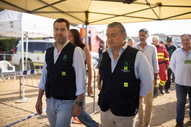 The President of the Regional Government Visits the Command Post for the Niebla Fire The President of the Regional Government of Andalusia, Juanma Moreno, along with the Regional Minister of the Presidency, Health and Emergencies for the Andalusian Regional Government, Antonio Sanz, during their visit to the command post for the Niebla wildfire on August 16, 2026, in Niebla, Huelva, Andalusia, Spain. The President of the Andalusian Regional Government, Juanma Moreno, visited the Niebla fire command post this Sunday to provide an update on the fire that broke out on August 6, 2026. August 16, 2026, Niebla, Huelva, Andalusia. Niebla, Huelva, Andalusia, Spain Copyright: xClaraxCarrascox 7716272
