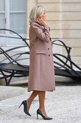 The French president and his wife, First Lady Brigitte Macron, welcome the president of Vietnam and his wife to the Élysée Palace in Paris, France, on September 10, 2026. The French president and his wife, Brigitte Macron, welcome the president of Vietnam and his wife to the Élysée Palace in Paris, France, on September 10, 2026 Paris, France Copyright: xChristianxLiewigx xBestimagexChristianxLiewigx xBestimagex