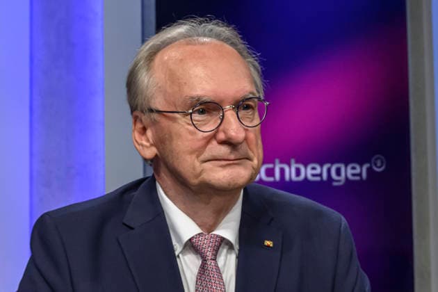 Pictured from left: Reiner Haseloff, CDU, former Minister-President of Saxony-Anhalt, Germany; Berlin, studio; guest on *Maischberger*, a political talk show, TV program, with host Sandra Maischberger, Das Erste, from Adlershof, Studio 20, September 15, 2026, Copyright: HMBxMedia UwexKoch