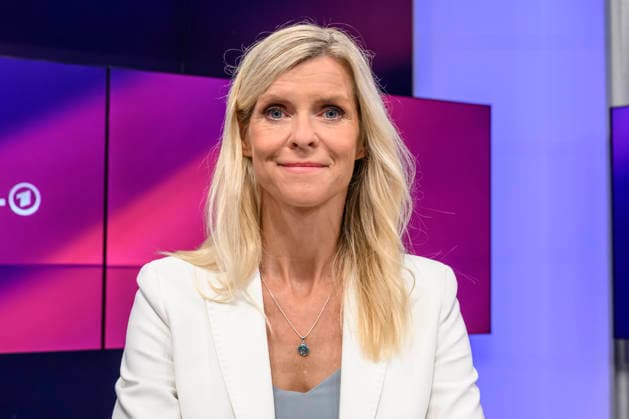 In the photo, from left: Susann Reichenbach, MDR, GER, Berlin, studio, guest on Maischberger, political talk show, TV, program, with host Sandra Maischberger, Das Erste, from Studio 20 in Adlershof, September 15, 2026, Copyright: HMBxMedia UwexKoch