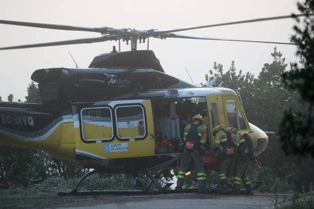 The out-of-control wildfire in Quiroga has burned 250 hectares. Several forest firefighters are working to extinguish a wildfire on September 16, 2026, in Quiroga, Lugo, Galicia, Spain. The fire, which has already destroyed 250 hectares, broke out at 3:30 p.m. on Tuesday, September 15, on the Quiroga mountain, in the parish of Pacios da Serra, and spread rapidly due to wind conditions throughout the day. SEPTEMBER 16, 2026 FIRE FOREST FIRE FOREST FIREFIGHTERS BRIGADE MEMBERS HELICOPTER Quiroga, Lugo, Galicia Quiroga, Lugo, Galicia, Spain Copyright: xCarlosxCastrox 7779945
