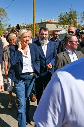 Marine Le Pen, the National Rally’s candidate for the presidency of the Republic, accompanied by Julien Rancoule, National Rally deputy for the 3rd Limoux-Castelnaudary district, and Victor Chabert, director of the National Rally’s press office, visited the disaster-stricken village of Pomas in the Aude department, this Friday, September 18, 2026, following a tornado that struck in late August. Valérian Wagner Bestimage Marine Le Pen, the National Rally candidate for the presidency, accompanied by Julien Rancoule, RN MP for the 3rd constituency of Aude—Limoux Castelnaudary, and Victor Chabert, Director of the National Rally press office, visits the storm-ravaged village of Pomas in the Aude department this Friday, September 18, 2026, follo Copyright: xValà rianxWagner BestimagexValà rianxWagner Bestimagex