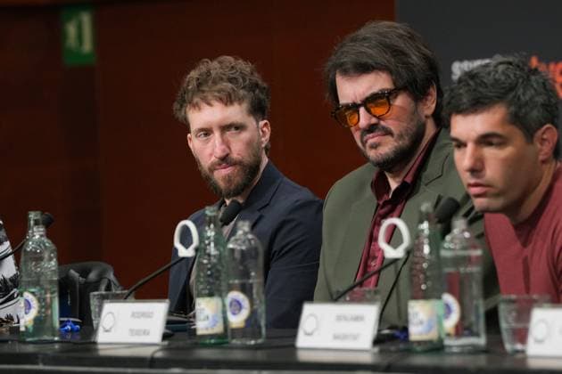Lali Espósito Presents *Glaxo* at the San Sebastián Film Festival I D Actor Esteban Bigliardi, producer Rodrigo Teixeira, and director Benjamín Naishtat, during the presentation of the film *Glaxo* as part of the 74th edition of the San Sebastián Film Festival, on September 20, 2026, in San Sebastián, Guipúzcoa, Basque Country, Spain. The film, directed by Benjamín Naishtat and starring Lali Espósito, Marcelo Subiotto, and Esteban Bigliardi, is based on the novel of the same name by Hernán Ronsino. SEPTEMBER 20, 2026 San Sebastián, Guipúzcoa, Basque Country, Spain Copyright: xUnanuex 7787887