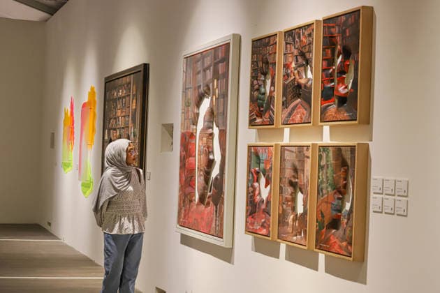 September 20, 2026, Surabaya, East Java, Indonesia: Visitors observe contemporary artworks at the ArtSubs 2026 exhibition at Balai Pemuda, Surabaya, East Java, Indonesia, on September 20, 2026. Titled border, threshold, beyond, the art exhibition features 500 works by 113 artists from across Indonesia, serving as a response to the public s need for a space of contemplation, reflection, and entertainment. Surabaya Indonesia - ZUMAp290 20260920_zip_p290_010 Copyright: xRendyxAgungxPrakosox