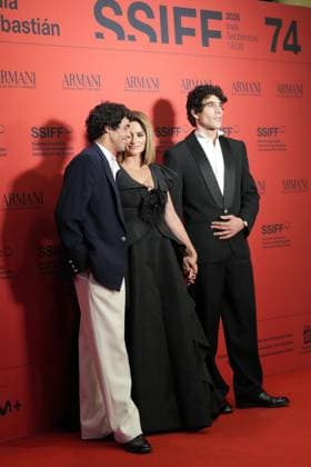 Red Carpet for *La bola negra* by Los Javis at the San Sebastián Film Festival I D Director and screenwriter Javier Ambrossi, actress Penélope Cruz, and director and screenwriter Javier Calvo on the red carpet for *La bola negra*, at the Victoria Eugenia Theater, on September 20, 2026, in San Sebastián, Guipúzcoa, Basque Country, Spain. *La bola negra* adapts and expands upon an unfinished play by Federico García Lorca. It tells three stories of men from different eras, connected by sexuality, desire, pain, and legacy. The film opens in Spanish theaters on September 25 and has been selected by the Spanish Film Academy to represent Spain at the upcoming Academy Awards. SEPTEMBER 20, 2026, San Sebastián, Guipúzcoa, Basque Country, Spain. San Copyright: xUnanuex 7788962