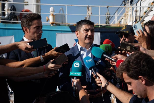 Sailboat Carrying 2.5 Metric Tons of Cocaine Seized in Galicia The Government Delegate in Galicia, Pedro Blanco, the Special Delegate of the Tax Agency in Galicia, Miguel Cárcaba, and operational leaders of the operation, addressed the media regarding the interception of a sailboat carrying two metric tons of cocaine, 400 miles off the Galician coast, on September 21, 2026, in Vigo, Galicia, Spain. The sailboat’s crew has been arrested and arrived at the Transatlantic Pier in Vigo on September 21, 2026, Adriá, Spain Copyright: xAdrianxIragox 7789660