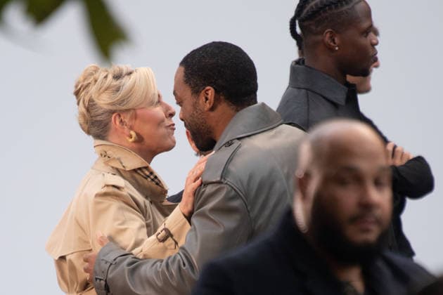 Burberry SS27 Runway Show Arrivals at Chelsea College of Arts, London, UK (L-R) - Hannah Walters, Stephen Graham and Chiwetel Ejiofor attends Burberry s SS27 Runway Show during London Fashion Week at Chelsea College of Arts, London, England, UK on Monday 21 September, 2026., Credit:Justin Ng Avalon UK, England, London, Chelsea College of Arts Copyright: xJustinxNgx xAvalonx 1137134240