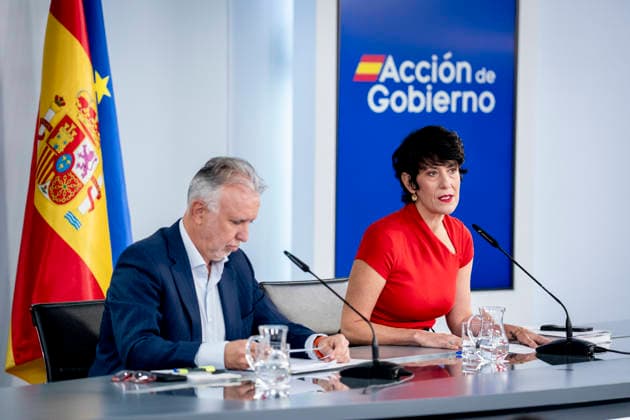 The Council of Ministers Reports on New Progress in the Administration of Ceuta The Minister of Territorial Policy and Democratic Memory, Ángel Víctor Torres, and the Minister of Inclusion, Social Security, and Migration and Government Spokesperson, Elma Saiz, during the press conference following the Council of Ministers meeting on September 22, 2026, in Madrid, Spain. The government has reported on the latest developments in the management of the migration crisis that Ceuta has been experiencing since last July and has outlined the next steps to be taken. In addition, the Council of Ministers has approved other measures, such as the call for bids for the integration of the railway in Torrelavega. SEPTEMBER 22SEPTEMBER 2026 COUNCIL OF MIN Copyright: xA.xPÃ rezxMecax 7791574