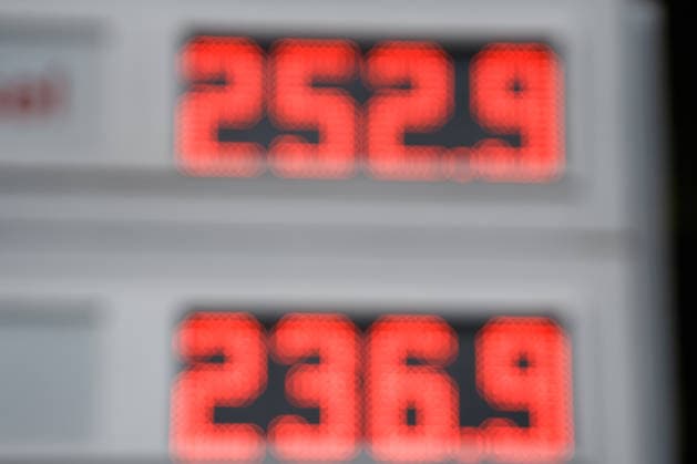 Germany, Gas Station in Aachen, Gas Prices, Prices, Discount, Federal Government, Gas Discount, Price Cap, Gas Costs, Diesel, Gasoline, E10, gas pump, burden, oil, crude oil, fuel price, fuel, energy crisis, independent gas station, self-service, display, record prices, Super, Super Plus, nearby, out of focus, symbol Copyright: xThiemoxRudolphx