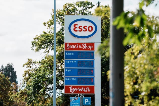 Germany, Gas Station in Aachen, Gas Prices, Prices, Discount, Federal Government, Gas Discount, Price Cap, Gas Costs, Diesel, Gasoline, E10, Burden, Oil, Crude Oil, Fuel Price, Fuel, Energy Crisis, Esso, Exxon, ExxonMobil Copyright: xThiemoxRudolphx