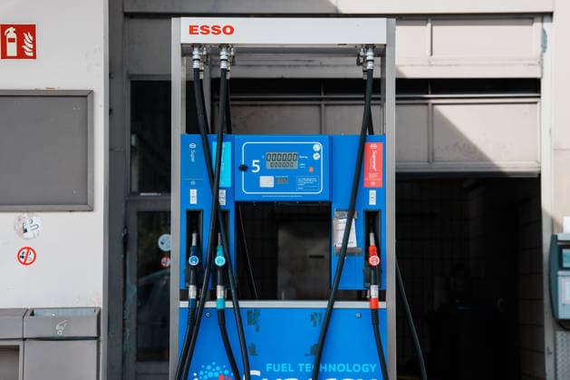 Germany, Gas Station in Aachen, Gas Prices, Prices, Discount, Federal Government, Gas Discount, Price Cap, Gas Costs, Diesel, Gasoline, E10, Burden, Oil, crude oil, fuel prices, fuel, energy crisis, Esso, Exxon, ExxonMobil, record prices, gas pumps Copyright: xThiemoxRudolphx