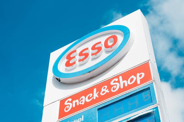 Germany, Gas Station in Aachen, Gas Prices, Prices, Discount, Federal Government, Gas Discount, Price Cap, Gas Costs, Diesel, Gasoline, E10, Burden, Oil, Crude Oil, Fuel Price, Fuel, Energy Crisis, Esso, Exxon, ExxonMobil, Sign in Front of the Sky Copyright: xThiemoxRudolphx