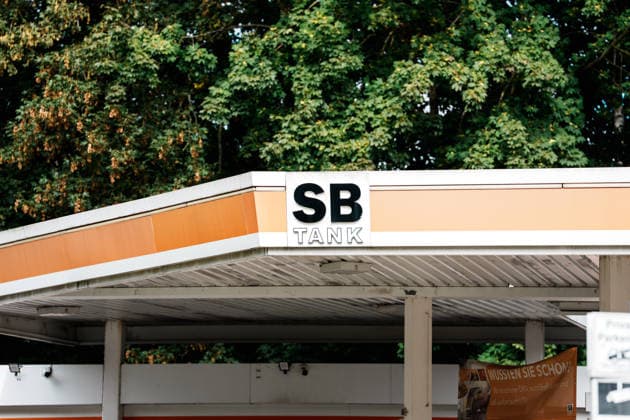 Germany, Gas Station in Aachen, Gas Prices, Prices, Discount, Federal Government, Gas Discount, Price Cap, Gas Costs, Diesel, Gasoline, E10, Gas Pump, Burden, Oil, Crude Oil, Gas Price, Fuel, Energy Crisis, Independent Gas Station, Self-Service, Sign Copyright: xThiemoxRudolphx