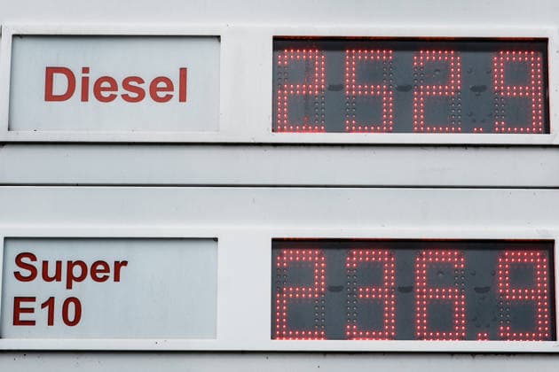Germany, Gas Station in Aachen, Gas Prices, Prices, Discount, Federal Government, Gas Discount, Price Cap, Gas Costs, Diesel, Gasoline, E10, gas pump, burden, oil, crude oil, fuel price, fuel, energy crisis, independent gas station, self-service, display, record prices, Super, Super Plus, nearby Copyright: xThiemoxRudolphx