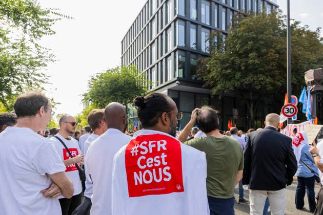 Paris, France September 24, 2026 - Protest of Altice France group employees. Employees of the Altice France group, the parent company of the SFR telecom operator which is set to be sold to its competitors are protesting to defend their jobs as a major overhaul of the sector looms. ALTICE, SFR, SYNDICATS, TELECOM, ECONOMIE, GREVE, MANIFESTATION, OPERATEURS DE TELEPHONIE, FAI FOURNISSEURS D ACCES A INTERNET, GREVISTES, TRAVAILLEURS, MANIFESTANTS Copyright: xVincentxIsore IP3x
